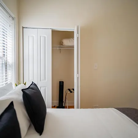 3-bedroom Gem With In-unit Laundry - Lawndale 1 Apartment