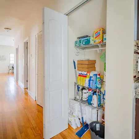 3-bedroom Gem With In-unit Laundry - Lawndale 1 *