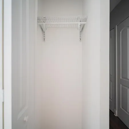 Comfy And Complete Near Boystown - Oakdale 317 Rep Apartment Chicago