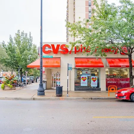 Comfy And Complete Near Boystown - Oakdale 317 Rep * Chicago