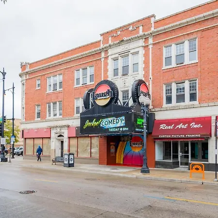 Comfy And Complete Near Boystown - Oakdale 317 Rep