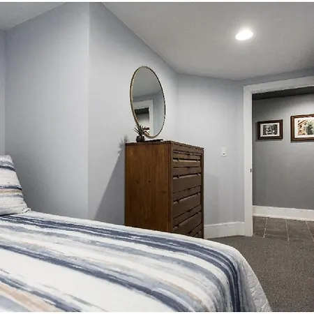 Forrestville Ave Large Apartment *