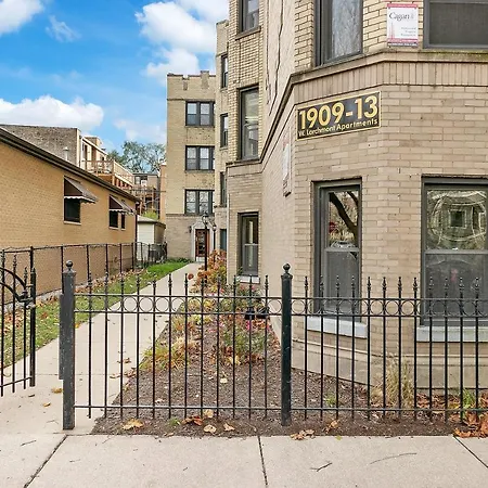 Furnished 1br With Natural Light & King Beds - Larchmont Rep Apartment *