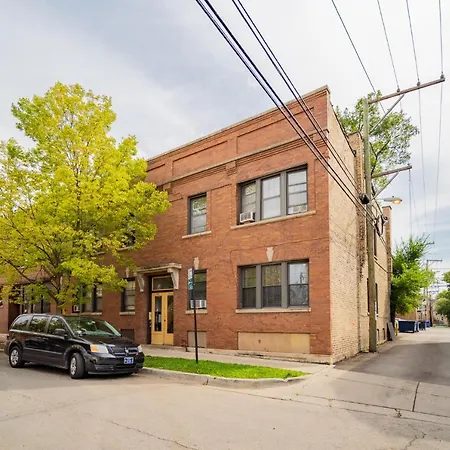 3-bedroom Gem With In-unit Laundry - Lawndale 1 Apartment