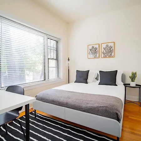 Apartment 3-bedroom Gem With In-unit Laundry - Lawndale 1 *