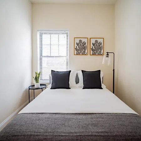 3-bedroom Gem With In-unit Laundry - Lawndale 1 Apartment *