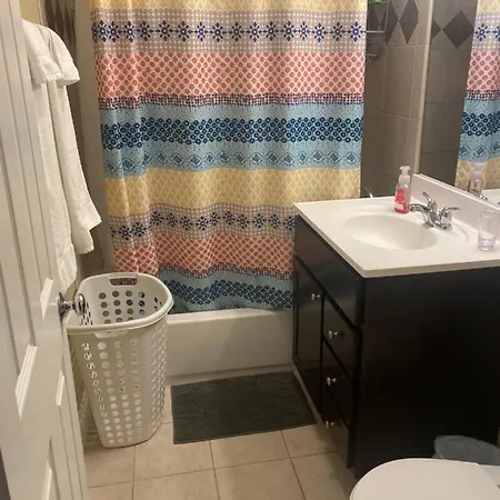 Entire Modern 2 Bedroom Apartment Chicago