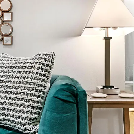 Cozy 1Br Escape, Walk To Dining & Attractions - Oakdale 204 Chicago