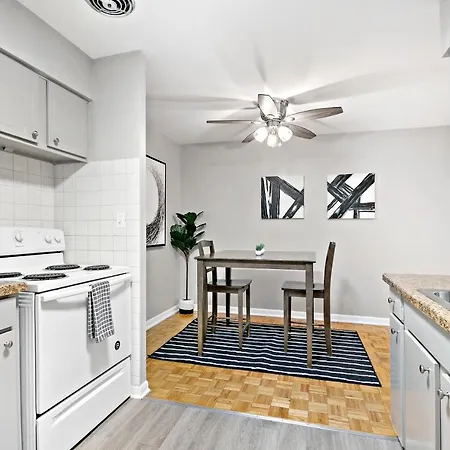 Cozy 1Br Escape, Walk To Dining & Attractions - Oakdale 204 Apartment
