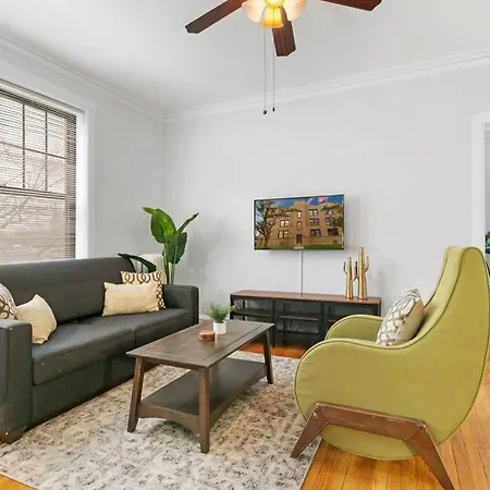 Well-furnished 1br In Popular Spot - Belmont J3 Apartment