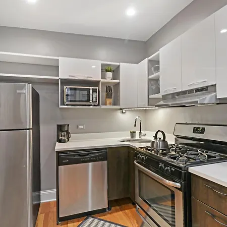Homey 2br Unit In Boystown, Steps From Everything - Stratford 2n 3n Rep