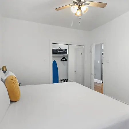 Homey 2br Unit In Boystown, Steps From Everything - Stratford 2n 3n Rep Apartment Chicago