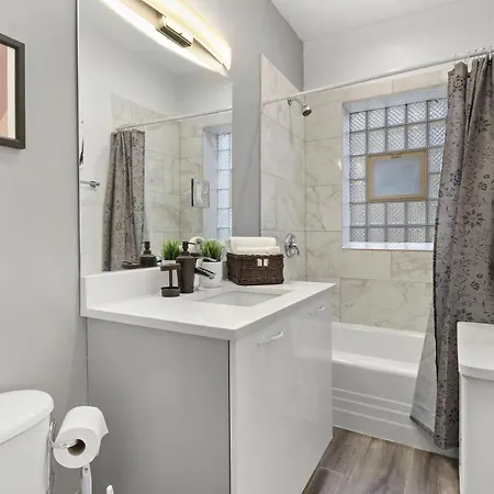 Homey 2br Unit In Boystown, Steps From Everything - Stratford 2n 3n Rep