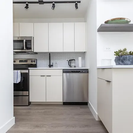 21 East - Chic Dt Apts With Rooftop By Zencity *