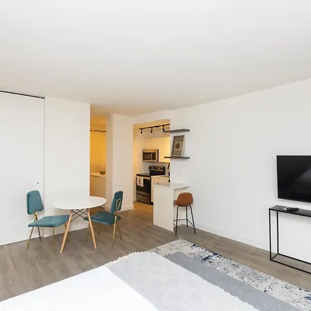 21 East - Chic Dt Apts With Rooftop By Zencity