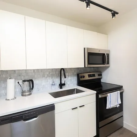 21 East - Chic Dt Apts With Rooftop By Zencity Aparthotel *