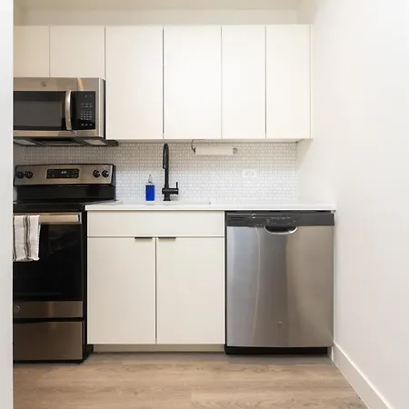 21 East - Chic Dt Apts With Rooftop By Zencity Aparthotel