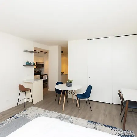 21 East - Chic Dt Apts With Rooftop By Zencity Aparthotel *
