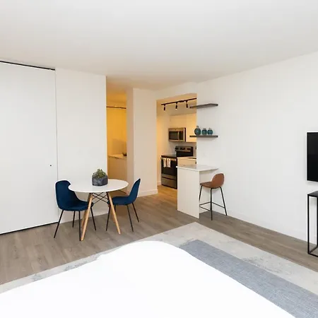 21 East - Chic Dt Apts With Rooftop By Zencity Aparthotel *