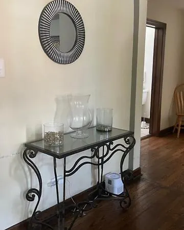Clean, Spacious, Inexpensive Queen Br Guest house