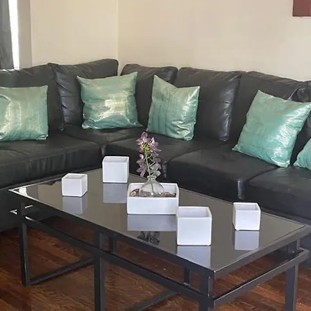 Clean, Spacious, Inexpensive Queen Br * Chicago