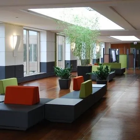 Aparthotel Corporate Suites Network - 555 W. Madison
