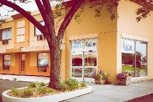 Shore Hotel