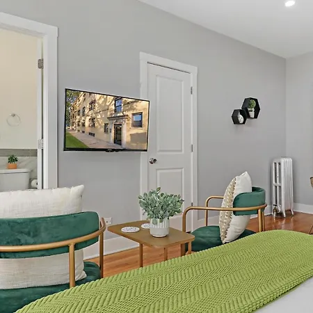 Alluring In Jefferson Park - Leland 1n Apartment *