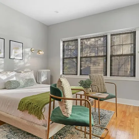Alluring In Jefferson Park - Leland 1n