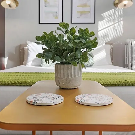 Alluring In Jefferson Park - Leland 1n Apartment *