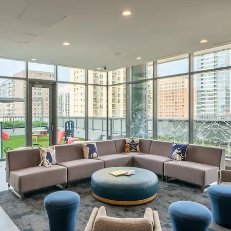Hotel Level - Old Town Chicago