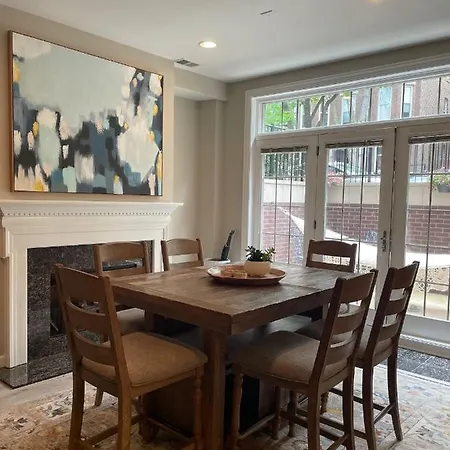 Amazing 3br 3 Ba In Apartment Chicago