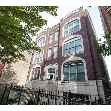 Amazing 3br 3 Ba In Apartment Chicago