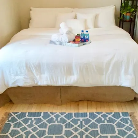 Sunny, Spacious, 3br 1ba Davlin Apartment *