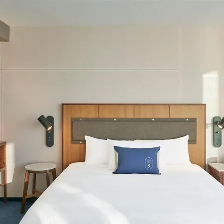 Hotel Sable At Navy Pier Chicago, Curio Collection By Hilton 4*