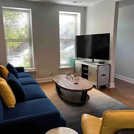 Apartment Trendy West Town Flat - 2 Bed / 1.5 Bath W Parking *