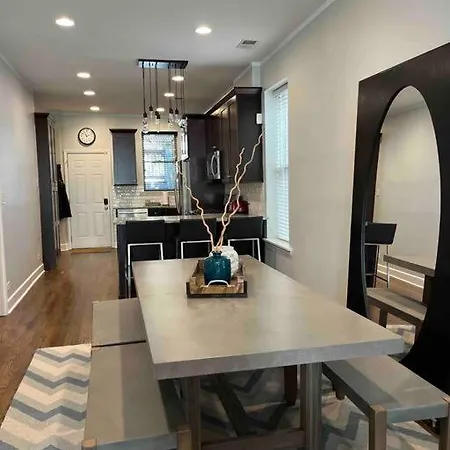 Apartment Trendy West Town Flat - 2 Bed / 1.5 Bath W Parking