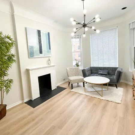 Wrigleyville Friends Unit - 5bdrm * Chicago
