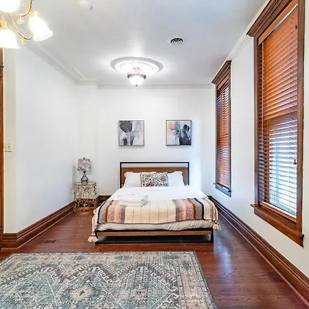Luxurious Classic Gold Coast For 12 Guests Villa *