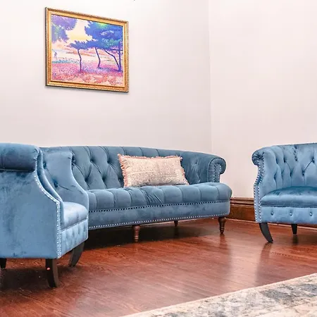 Luxurious Classic Gold Coast For 12 Guests Villa