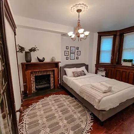 Luxurious Classic Gold Coast For 12 Guests Villa Chicago
