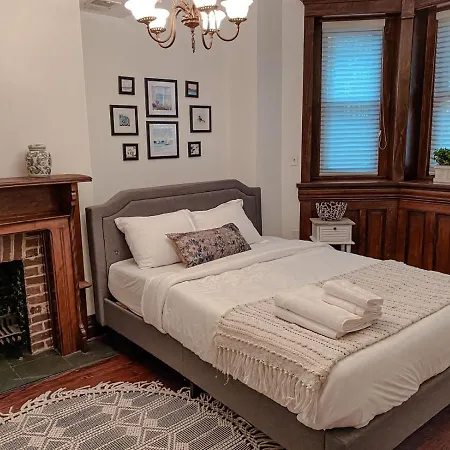 Luxurious Classic Gold Coast For 12 Guests