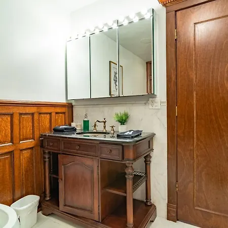 Luxurious Classic Gold Coast For 12 Guests *