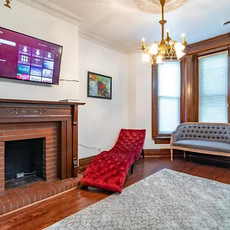 Luxurious Classic Gold Coast For 12 Guests *