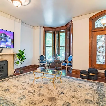 Luxurious Classic Gold Coast For 12 Guests Villa