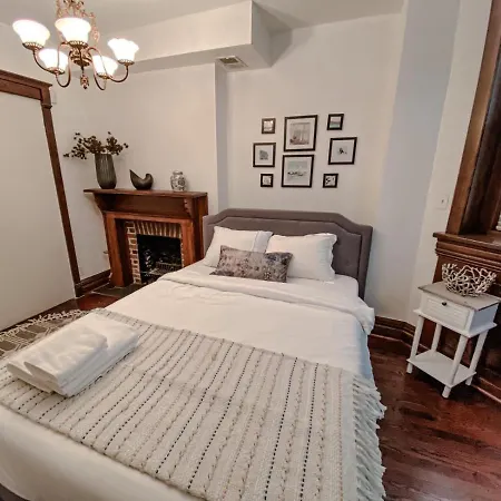 Luxurious Classic Gold Coast For 12 Guests