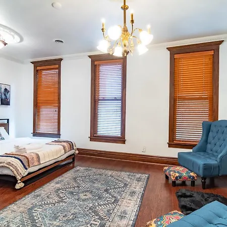 Luxurious Classic Gold Coast For 12 Guests Villa *