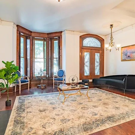Luxurious Classic Gold Coast For 12 Guests Villa *