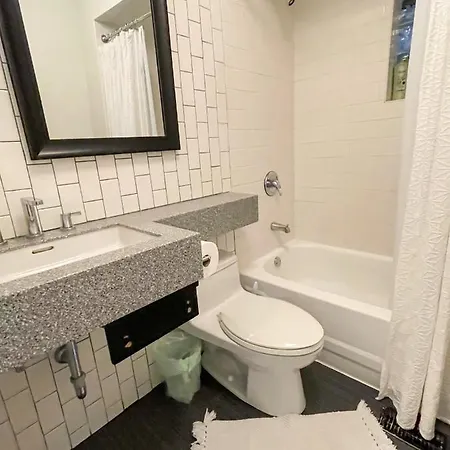 Wrigleyville Friends Unit - 5bdrm * Chicago