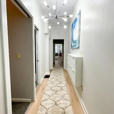 Wrigleyville Friends Unit - 5bdrm Apartment *